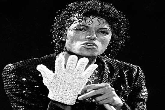 Michael Jackson, subastan guante en 330 mil dólares