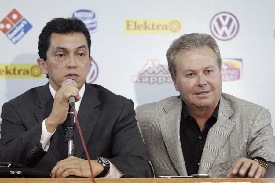 Dueño de Albinegros quiere comprar al Puebla; López Chargoy lo niega