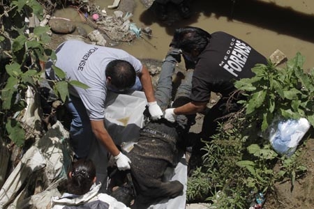 Hallan cadáver de un joven en barranca de San Miguel Canoa