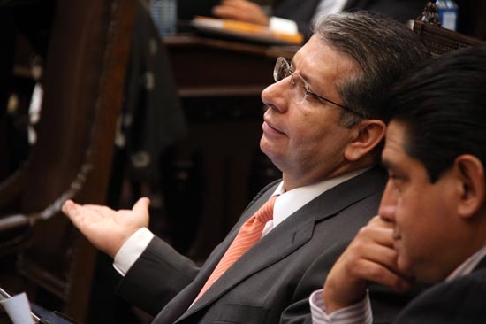 Se busca al suplente del suplente de Enrique Doger