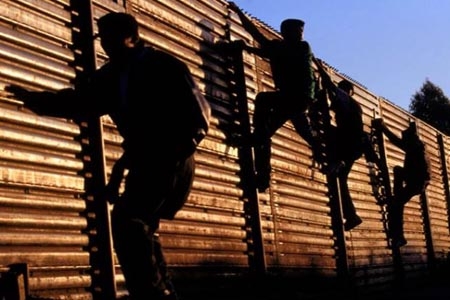 Senado de EU prevé Ley Migratoria para julio