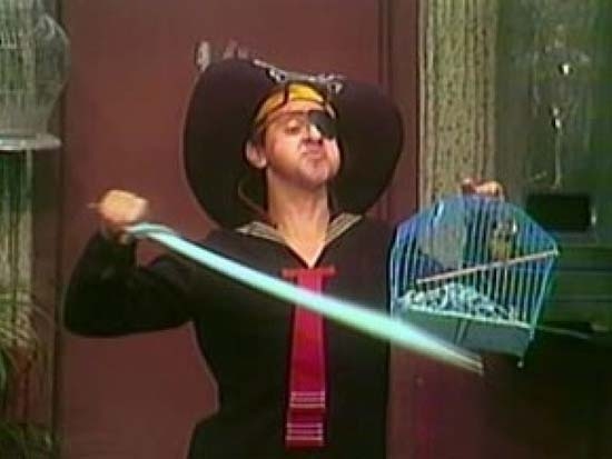 Pleito de Vecindad: “Quico” ataca a “Doña Florinda”
