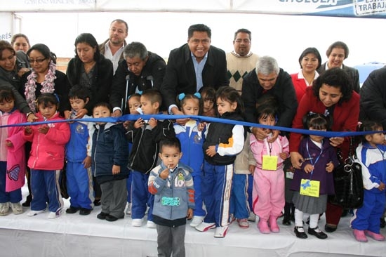 Huepa entrega obras de adoquinamiento por 3.5 mdp