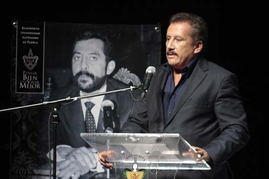 Rigoberto Benítez: le rinden homenaje post mortem en la BUAP