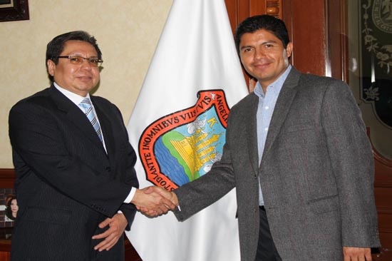 Nuevo delegado de la PGR en Puebla se presenta con el edil Eduardo Rivera