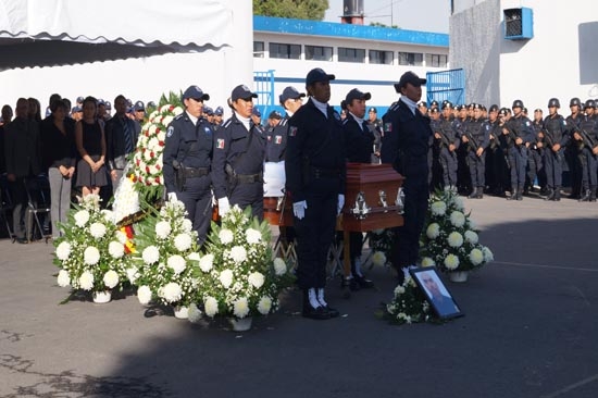 SSP rinde homenaje póstumo a policía estatal asesinado en El Conde