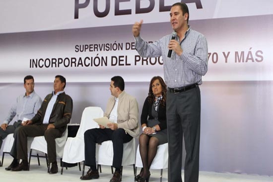 70 y Más beneficiará a 73 mil adultos mayores en zonas urbanas de Puebla: RMV