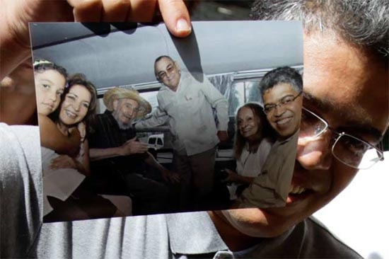 Fidel Castro goza de cabal salud; reaparece y apaga rumores