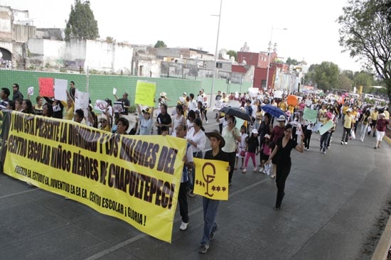 Marchan contra la megarueda en el CENHCH