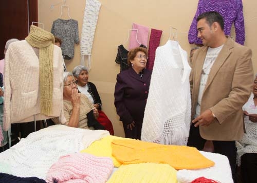 Casa del Abue atiende diariamente a 81 mil 325 adultos mayores en diversos talleres