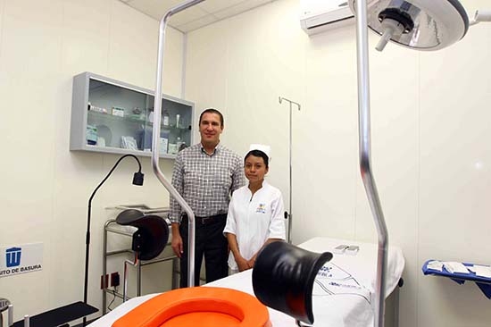 RMV entrega centro de salud y arranca obras en Hueytamalco
