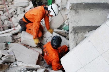 Topos Azteca concluyen búsqueda de cuerpos en Torre de Pemex