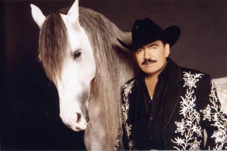 Joan Sebastian, demandado por sus músicos