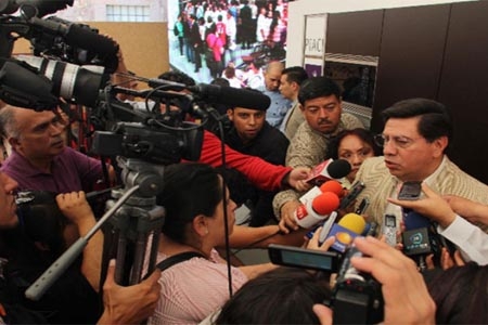 Gobernador interino de Michoacán niega relación con el crimen organizado