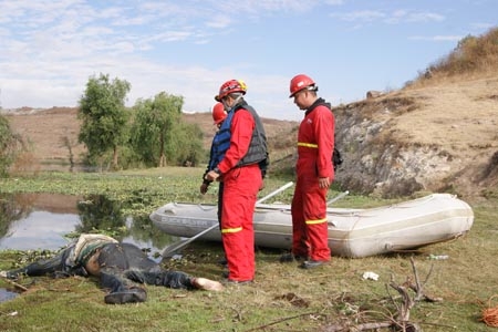 Hallan cadáver de un hombre en el río Atoyac