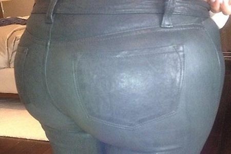 Kim Kardashian, su trasero la sorprende