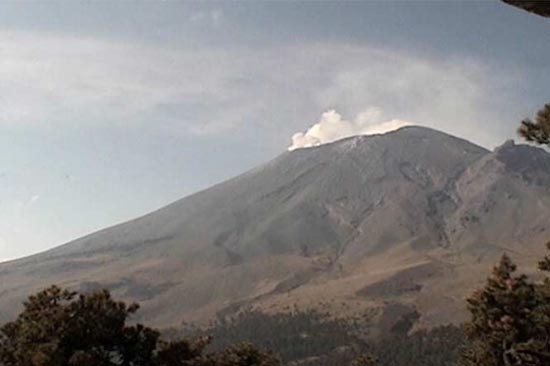 Cenapred reporta tremor de gran amplitud en el Popocatépetl