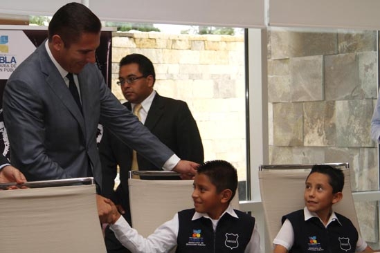 RMV pone fin al abuso con los uniformes escolares en Puebla