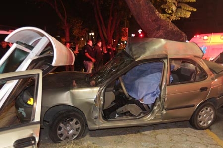 Dos jóvenes mueren en accidente automovilístico en el bulevar 5 de Mayo