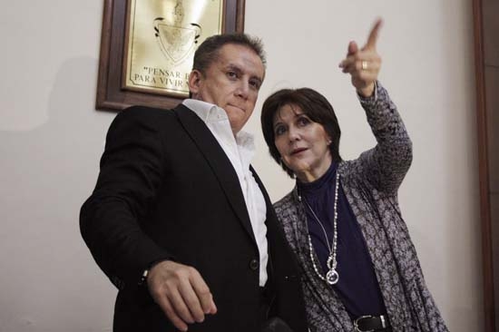 Mastretta reta a Marín para que acuda a la SCJN y gane el Jardín del Arte