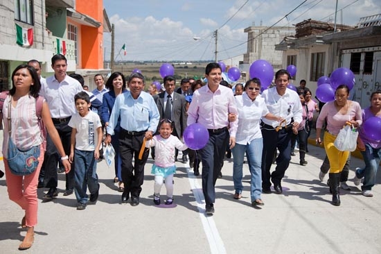 Eduardo Rivera entregó obras de pavimentación por 2.3 mdp en Barranca Honda