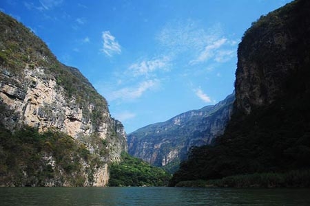 Empresa extractora de cal fractura una pared del Cañón del Sumidero