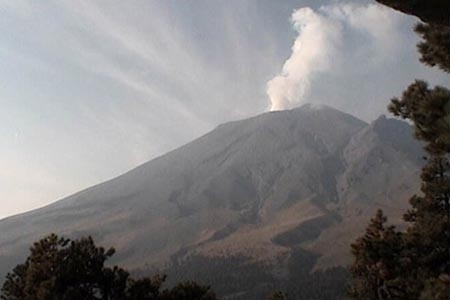 El Popo aumenta actividad, revisarán rutas de evacuación