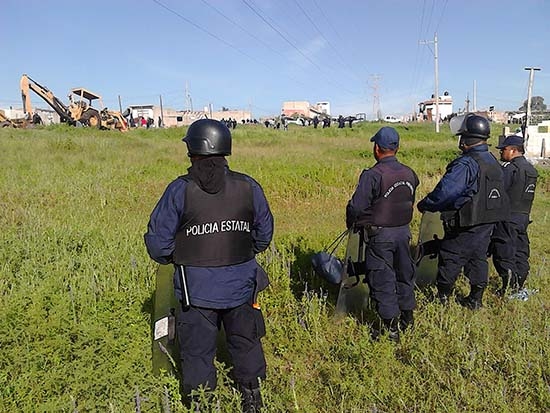 Policía Estatal desaloja a 200 paracaidistas de predio de San Jerónimo Caleras