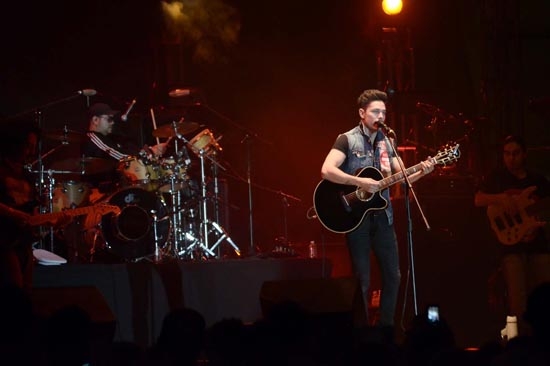 Juan Solo y Óscar Cruz hacen vibrar el Foro Artístico de la Feria de Puebla