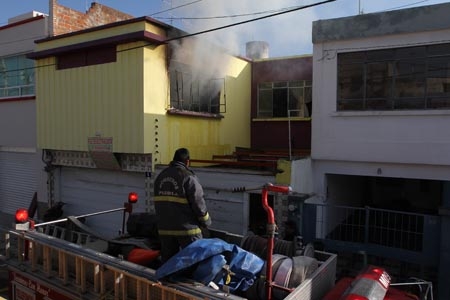 Bomberos acudieron a incendio registrado en la colonia El Carmen