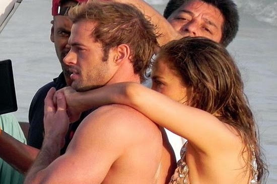 JLo y sus caricias a William Levy