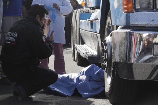 Tráiler mató a repartidor de pollo en la Central de Abasto