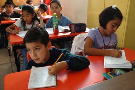 Educación en México, entre las peores de la OCDE; otra herencia de FCH