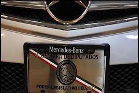 Exigen erradicar venta de “charolas” en San Lázaro