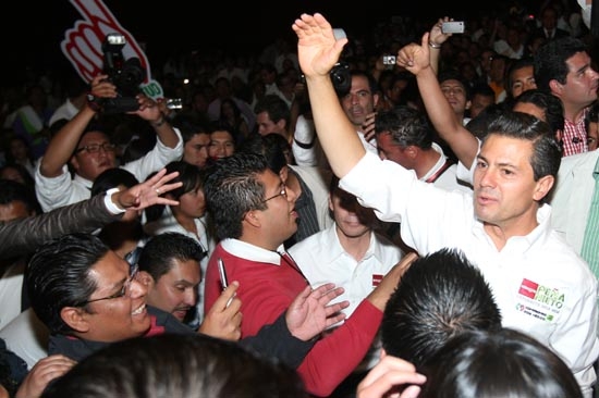Peña Nieto sigue encabezando preferencias a un mes de las elecciones