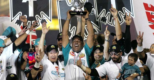 Pericos humillados; Saraperos bicampeones