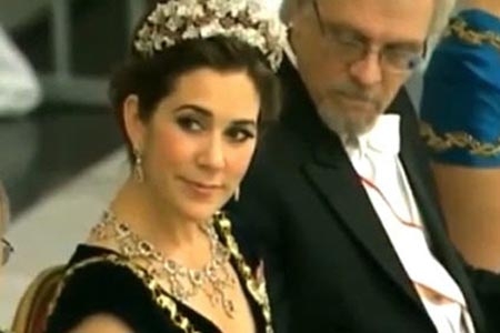 Balconean al esposo de la presidenta de Finlandia
