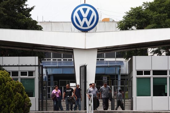 Volkswagen recibe medalla al mérito automotriz en el Congreso de Puebla