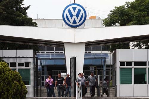 VW aumentó su oferta: 3.8%; sindicato se mantiene en 7.6%