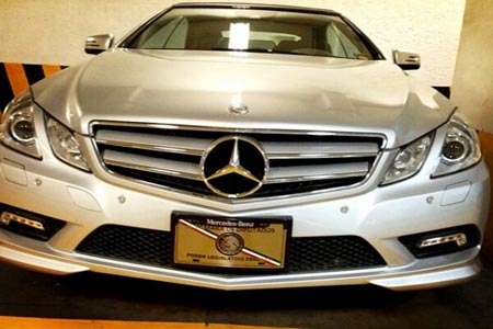 Dipunaco del PRI cambia placas de su Mercedes por “charola”