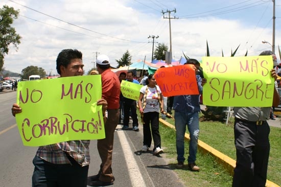 Comerciantes de Texmelucan cierra carretera para exigir seguridad