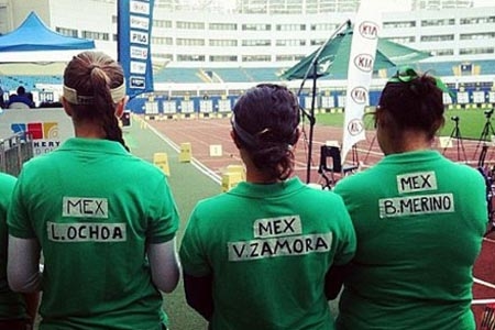 Mexicanas compiten en Mundial de Tiro con playeras marca “patito”