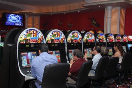 Segob suspende permisos de casinos otorgados por Felipe Calderón