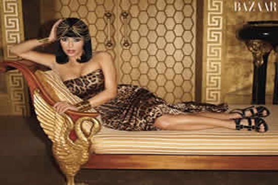 Kim Kardashian posó como Cleopatra
