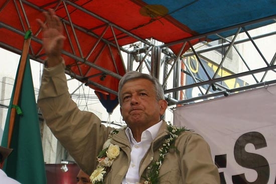 AMLO critica a Moreno Valle por gobernar como priísta