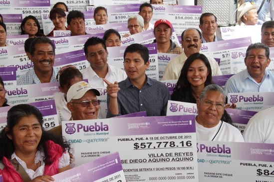 Rivera entrega 4.7 millones de pesos del programa Construyamos Juntos
