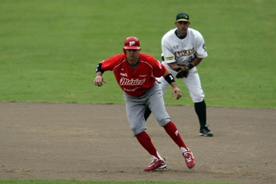 Pericos a un juego de la eliminación, cayeron 8-5 ante Diablos