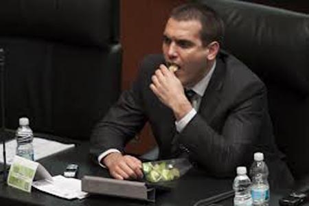 Niño Verde ha tenido cero intervenciones en el pleno del Senado; ha cobrado 800 mil pesos