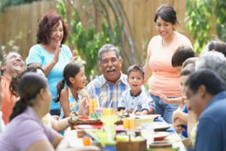 Mexicanos: felices con su vida privada; infelices con la política y el gobierno