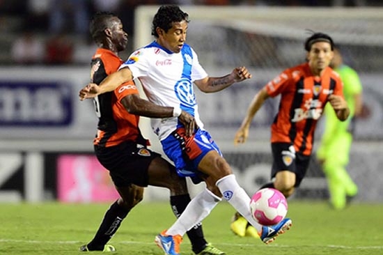 Puebla se aleja de la liguilla, cayó 2-0 ante Jaguares